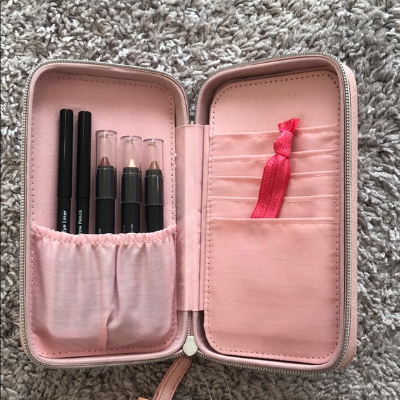 NWT Ulta makeup set - Picture 3 of 4